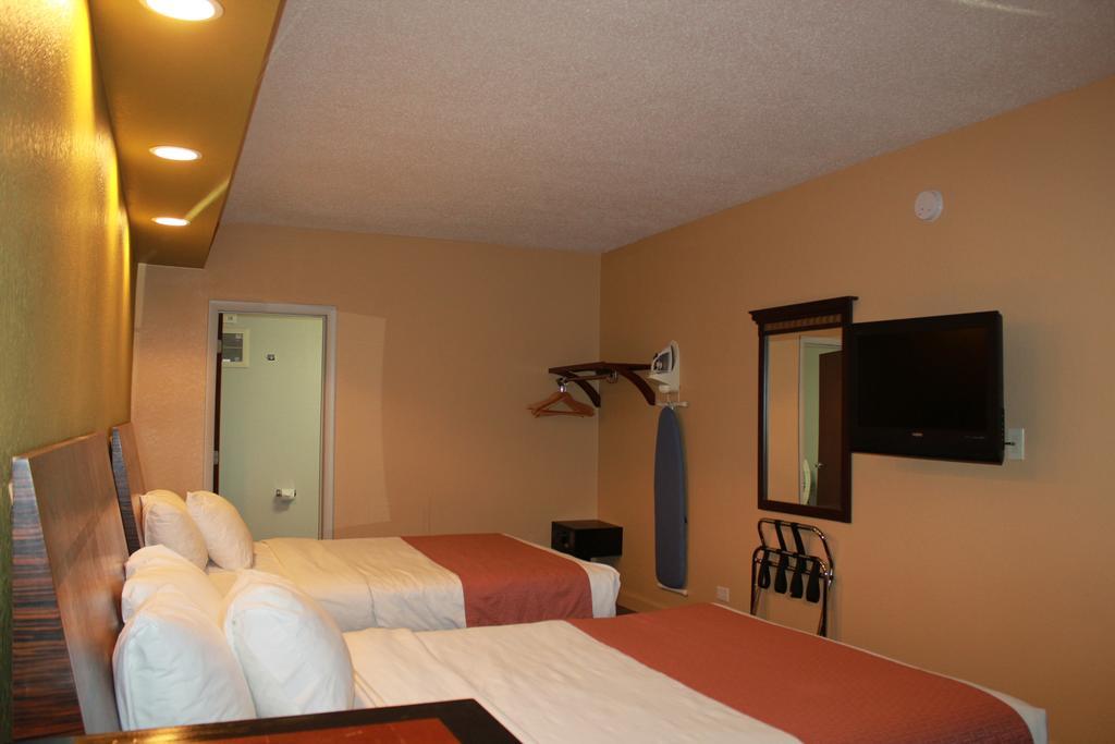 Excel Inn & Suites Charlottesville Szoba fotó